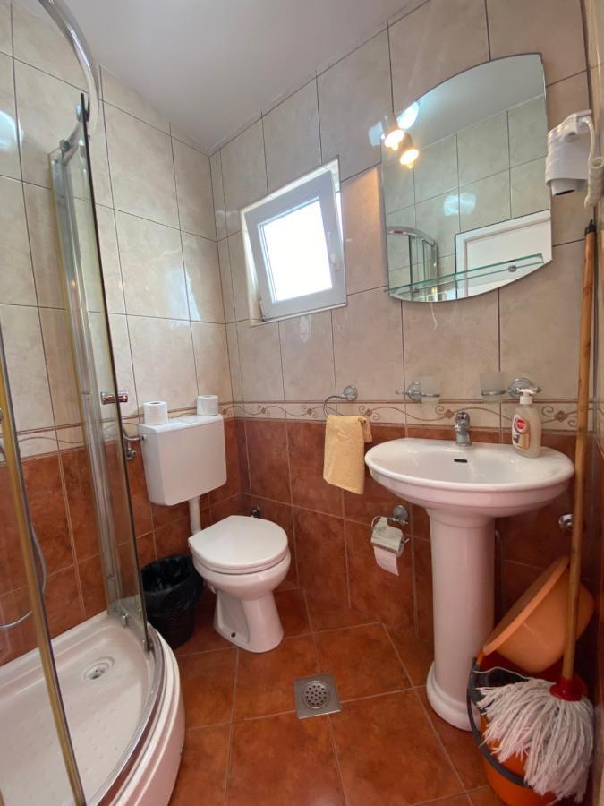 Apartmani Luksic Sutomore Zewnętrze zdjęcie