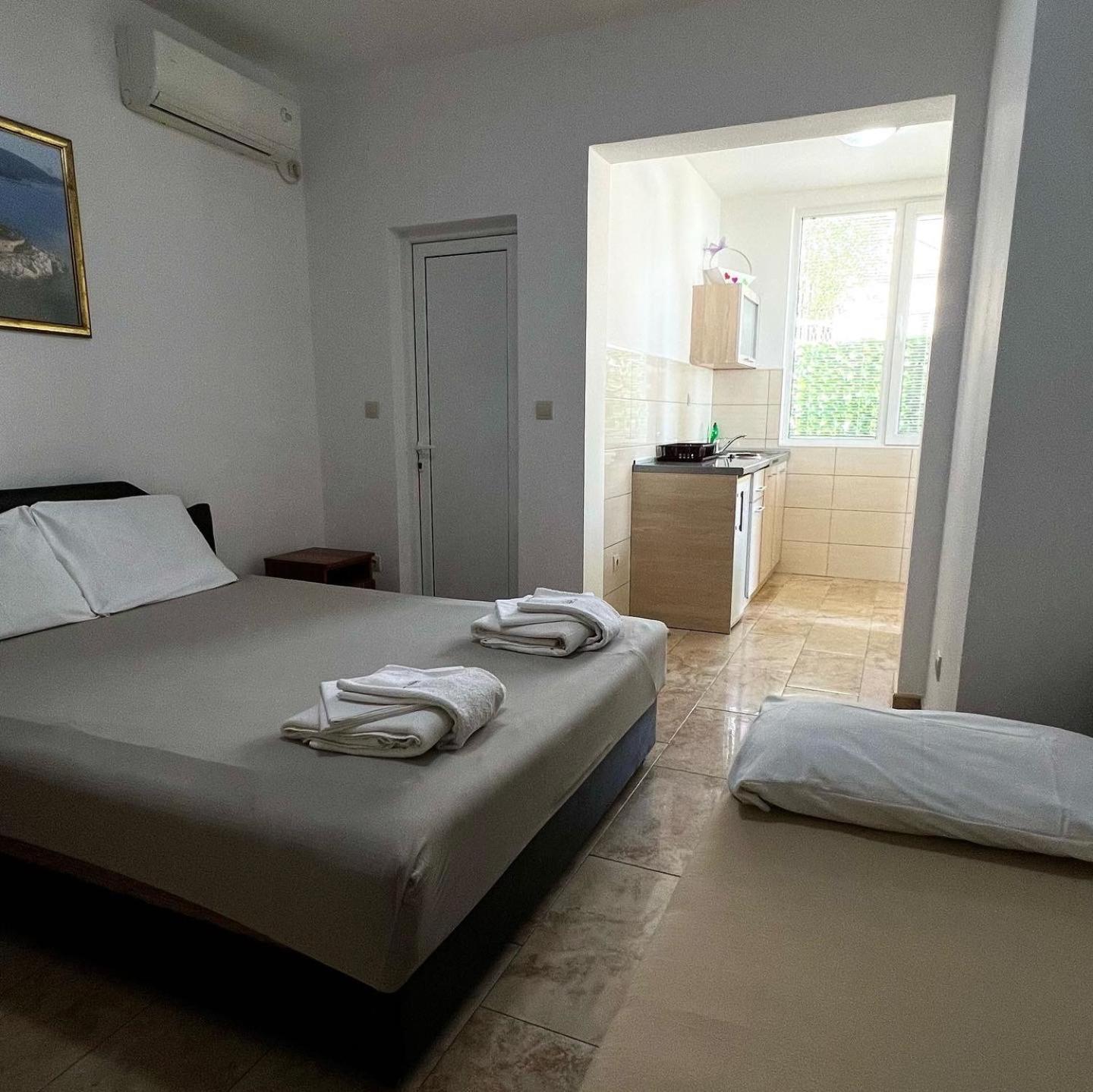 Apartmani Luksic Sutomore Zewnętrze zdjęcie