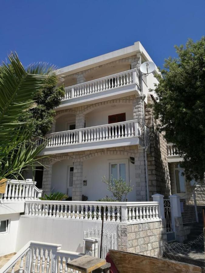 Apartmani Luksic Sutomore Zewnętrze zdjęcie