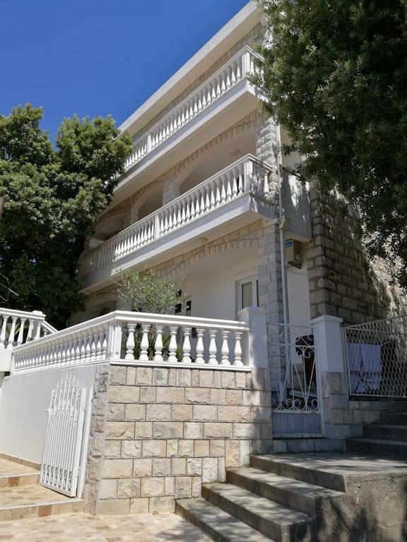 Apartmani Luksic Sutomore Zewnętrze zdjęcie
